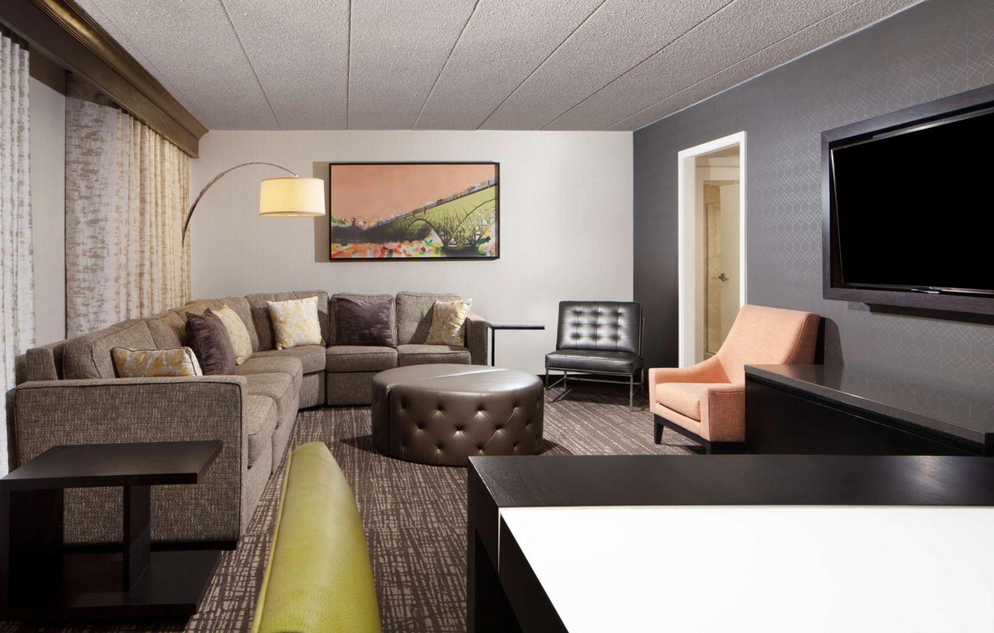 Embassy Suites By Hilton Philadelphia Airport Exterior photo