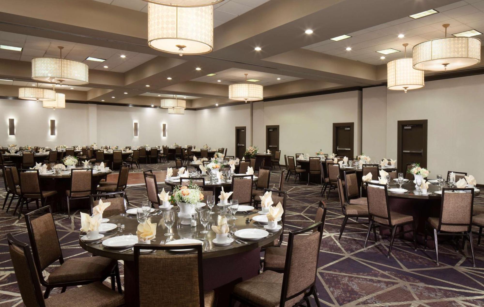Embassy Suites By Hilton Philadelphia Airport Exterior photo